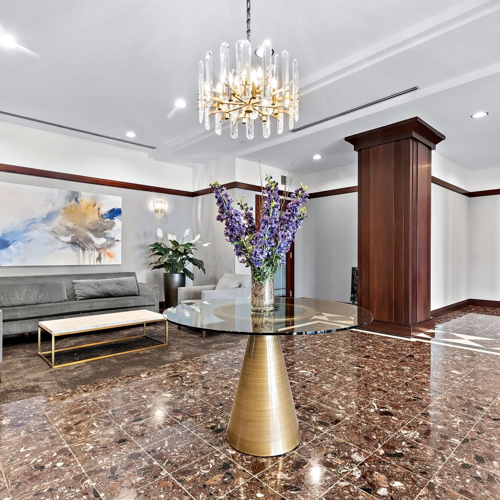 21 W Chestnut Lobby BB